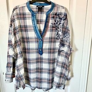 Desingual, lightweight blue/white casual shirt.